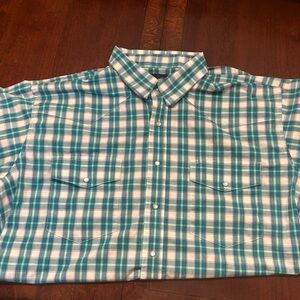 Wrangler pearl snapped shirt 
Mens XL